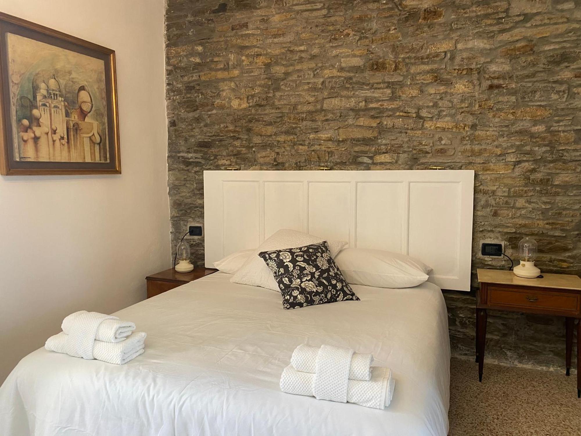 Bed and Breakfast La Lupa E L'Orso Берчето Экстерьер фото